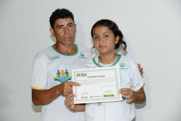 Entrega de certificado de conclusão de curso