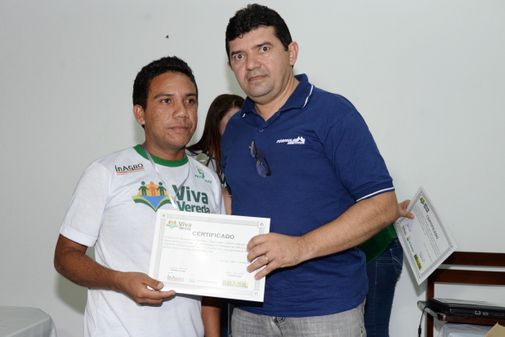 Entrega de certificado de conclusão de curso